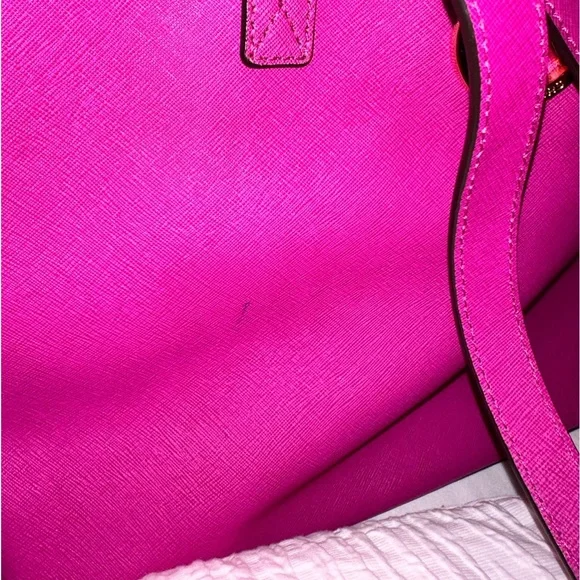 Michael Kors Jet Set Medium Travel Tote - Picture 4 of 5